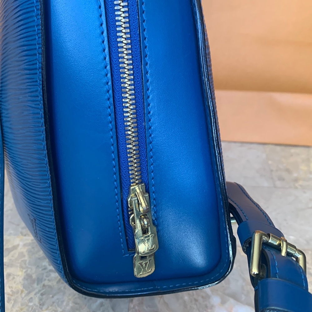 ❤️❤️SOLD❤️❤️Louis Vuitton epi mabillon backpack - Picture 5 of 15